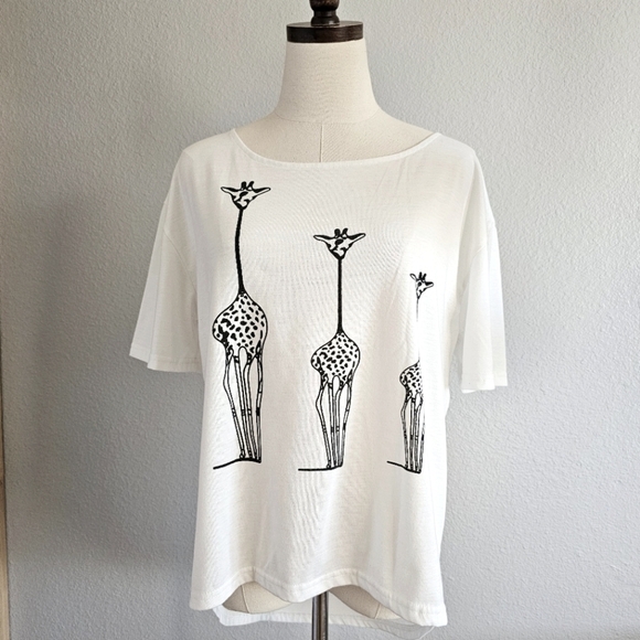 LA Soul Women's White Giraffe Print Small Loose Fit Comfy Fun Casual T-Shirt - Picture 1 of 9